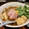 【今週のラーメン４００２】 メンドコロ kinari （東京・東中野） Ra-men 赤味噌 ＋ カモ胸肉 ＋ 日本酒 八海山　〜さすがビブグルマン選出店の冬名物看板メニュー！コンテンポラリーさと野趣が見事に合体の崇高味噌麺！