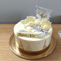 【シャトレーゼ】の2023年のクリスマス限定チーズケーキ「フランス産クリームチーズ使用 Xmasダブルチーズデコレーション14cm」を購入実食レポ｜食べた感想や購入方法などを解説