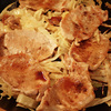 カリカリ豚のせ キャベツ蒸し焼き