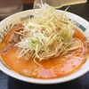 【今週のラーメン２４９４】 熱烈中華食堂 日高屋 恵比寿南店（東京・恵比寿） ピリ辛とんこつネギラーメン大盛