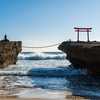 大明神岩の赤鳥居