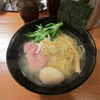 【今週のラーメン１２３９】 麺屋 鯱 （東京・大久保） 白醤油らーめん