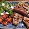 鶏もも肉と骨付きソーセージのココット焼き