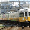 琴電琴平線を走る広告電車の連結は