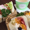 野菜スープとハム野菜とフルーツのサンドイッチ