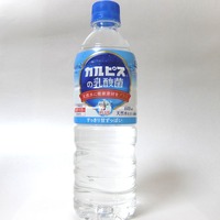 カルピスソーダとおいしい水プラス カルピス の乳酸菌スパークリングの違い ソフトドリンクの鉄人 カルピスソーダとおいしい水プラス カルピス の乳酸菌スパークリングの違い ソフトドリンクの鉄人