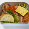 鮭ザンギはちみつレモンソースとトマチキ弁当