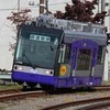 電池だけで走行、「省エネ」路面電車の事。