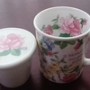 【ポーセラーツ】お花の茶こし付きマグカップ