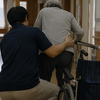 大腿骨近位部骨折とは。歩けていた高齢者が車椅子になる理由と20年介護職の視点