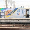 台湾鉄路管理局EMU800型とアンパンマン特急電車の交換