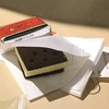 【六花亭レビュー】90円シュークリームや限定スイーツも！北海道・小樽運河店の直売店