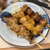 もつ焼きの脂は別にした方がいいし、肉は贅沢に大振りな串焼きで食べたい