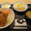 チキンケバブ丼の味わいと気温差