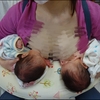 双子ちゃんの同時授乳