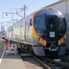 シャトル列車にJR四国8600系特急電車E12編成