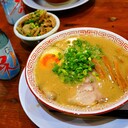見えないものを見ようとして、顕微鏡をのぞきこんだ。