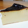 しっとり濃厚なバスクチーズケーキのレシピを紹介。一晩寝かせた方が美味しいです