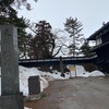 “日本一の桜の名所”約400年の城を守るための歴史的大修理の途中で、今しか見れないレアな姿が見れる【弘前公園】が工事期間中のため、普段とは違う景色を見ることができる珍しい状態になっていた📸
