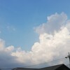 夏の雲　雨をよびつつ　わきあがる