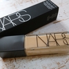 ＮＡＲＳ　ナチュラル ラディアント ロングウェア ファンデーションは、自然なツヤでくすみもシミも一掃してくれます♪