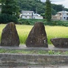 天明飢饉供養塔と百万遍供養塔（弘前市葛原・路傍）