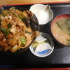 関英ドライブイン　豚キムチ肉丼