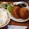 週替わりランチのメンチカツ定食のごはんを大盛りにしました。＠かっぱ食堂