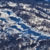 焼山尾根の雪庇を見下ろして