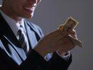 盗んだお金にも税金がかかる？ 盗難・横領で得た利益の課税関係