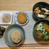 牛肉コロッケ。蒸し大豆サラダ。野菜スープ(食べきり)