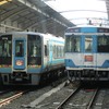 高松駅で185系特急「しまんと」と特急「うずしお」が