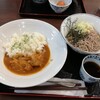 凜や にて。カレーとそば。