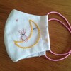 お家時間で見つけた新たな楽しみ。手作りマスクに刺繍をして楽しんでいます