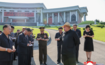 金正恩総書記が党と政府、武力機関の指導幹部と共に信川階級教育館を視察
