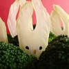 セロリをスライスして　”うさぎのかくれんぼサラダ”