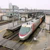 JR四国8000系が方向転換　多度津駅で
