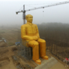 【画像】高さ37メートルの毛沢東の巨大金色像、突然解体される