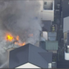 名古屋市名東区文教台の木造2階建ての住宅で火災、火事の情報で消防車が消火活動で出動