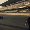静かに迫る フォーミュラE をバク宙回避!ダミアンウォルターズ 超スタント 動画
