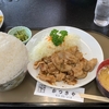 まるで漫画みたいな盛り方！？山盛りご飯が目を引く定食屋