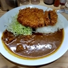 いっぺこっぺ（千代田区外神田）のロースかつカレー（ごはん半分）