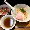 【今週のラーメン３３３６】 神保町 黒須 （東京・神保町） ［限定］冷やしざる煮干 ＋ 肉飯　～崇高な透明感と風流さに溶け込み、ちょっぴり主張する冷や煮干感覚！