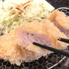 幸せの白いとんかつ！ロースの柔らかさとジューシーどっしりなメンチカツで松坂ポークを堪能 六本松「とんかつ よしだ」