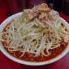ラーメン二郎 生田駅前店 - 「発汗」初食。発汗アブラカラメサラダはモヤシキムチ。豚は発汗スープで育て上げれば豚キムチ。スープは絶妙に自分好みに丁度良い塩梅の辛さ。麺との絡みがこれ以上なく相性抜群。改めてベースとなるラーメンのクオリティの高さも再認識。想像をかなり上回り感動する旨さ。汗はそこまでかかなかった。涼しい時に食べる辛いものは最高。