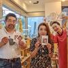 山口美穂さんのペーパークイリングのクリスマスカードとブローチ