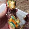 新たなブームの予感！レインボードーナッツがニューヨークに爆誕！（Moe's Doughs Donut Shop）