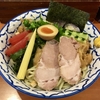 【今週のラーメン４２０７】 麺恋処 いそじ （東京・代々木） 冷やし中華 中盛 ＋ サッポロ生ビール黒ラベル缶　〜和×洋！冷×温！東京夏の名作！フュージョン系冷やし中華！