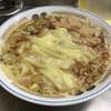 【今週のラーメン３９９７】 中華そば みたか （東京・三鷹） ワンタンメン ＋ チャーシュー皿 ＋ キリンラガービール中瓶　〜もはや三鷹市のランドマークか生きる文化遺産！ハートフルワンダーワールド中華そば！