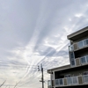 松山市内の朝の空に広がる放射状雲!